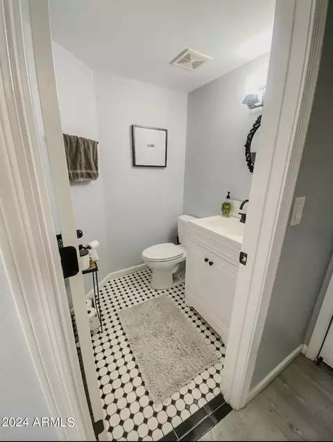 1124 E Rose Ln #13, Phoenix, AZ 85014 photo 9