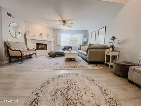 1124 E Rose Ln #13, Phoenix, AZ 85014 photo 3