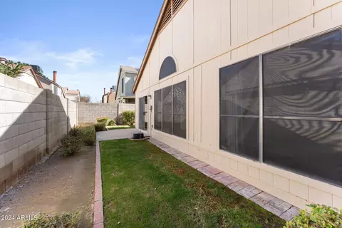 Exterior - 426 E Taro Ln, Phoenix, AZ 85024 photo 5 of 6