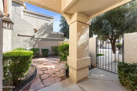 Exterior - 426 E Taro Ln, Phoenix, AZ 85024 photo 3 of 6