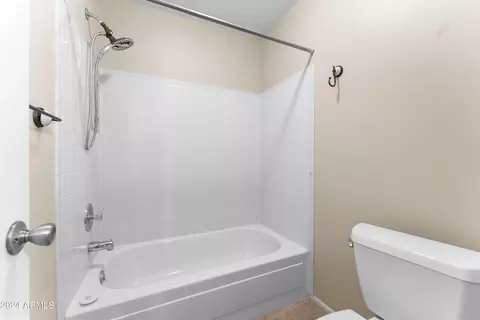 Bath - 426 E Taro Ln, Phoenix, AZ 85024 photo 3 of 5