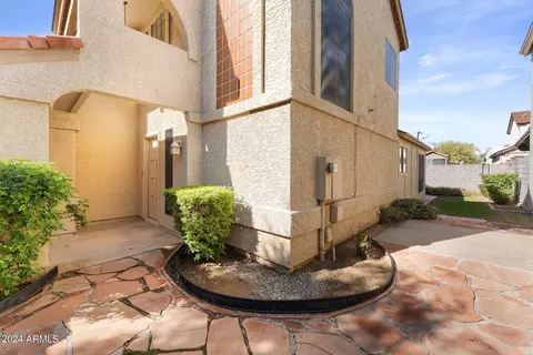 Exterior - 426 E Taro Ln, Phoenix, AZ 85024 photo 4 of 6