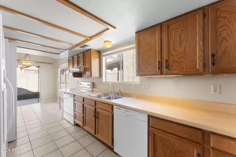 Kitchen - 426 E Taro Ln, Phoenix, AZ 85024 photo 1 of 5