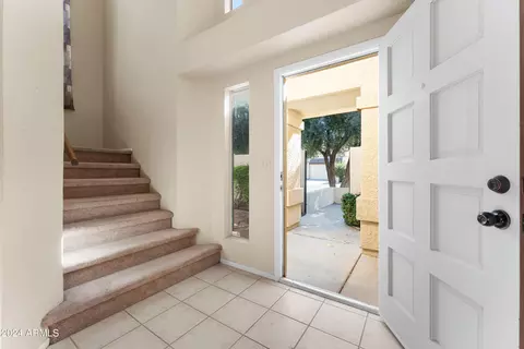 Entry Way - 426 E Taro Ln, Phoenix, AZ 85024 photo 1 of 3