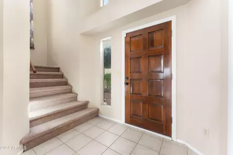 Entry Way - 426 E Taro Ln, Phoenix, AZ 85024 photo 2 of 3