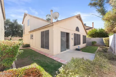 Exterior - 426 E Taro Ln, Phoenix, AZ 85024 photo 2 of 6