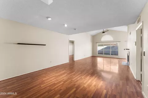 Living - 426 E Taro Ln, Phoenix, AZ 85024 photo 2 of 4