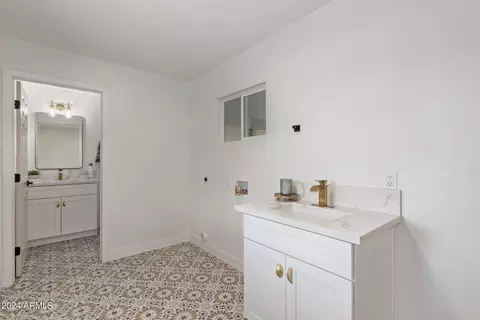 Bath - 1201 E Palmaire Ave, Phoenix, AZ 85020 photo 4 of 4