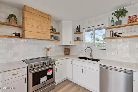 Kitchen - 1201 E Palmaire Ave, Phoenix, AZ 85020 photo 3 of 4