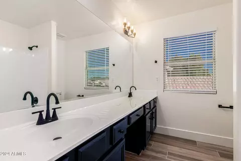 Bath - 4290 E Desert Ln, Gilbert, AZ 85234 photo 5 of 6