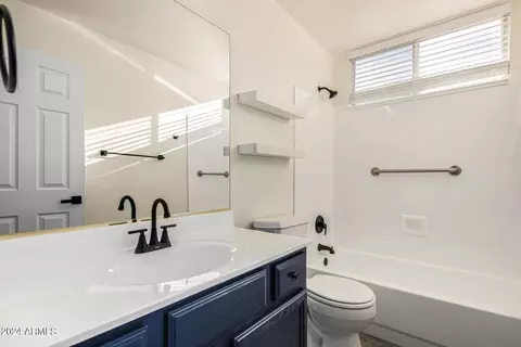 Bath - 4290 E Desert Ln, Gilbert, AZ 85234 photo 3 of 6