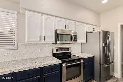 Kitchen - 4290 E Desert Ln, Gilbert, AZ 85234 photo 4 of 4