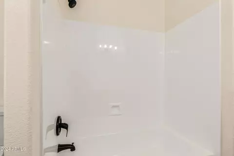 Bath - 4290 E Desert Ln, Gilbert, AZ 85234 photo 6 of 6