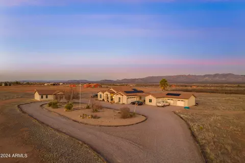 8781 S Coyote Song Ln, Hereford, AZ 85615