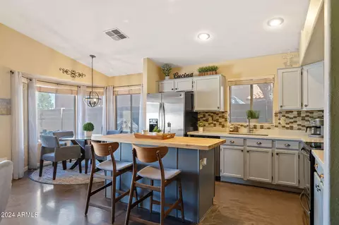 372 W Smoke Tree Rd, Gilbert, AZ 85233 photo 8