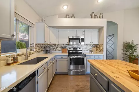 372 W Smoke Tree Rd, Gilbert, AZ 85233 photo 9
