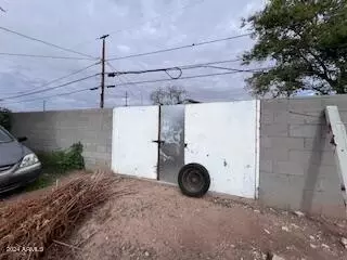 Exterior - 3036 E Garfield St, Phoenix, AZ 85008 photo 9 of 11