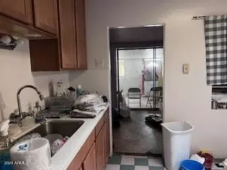 Bath - 3036 E Garfield St, Phoenix, AZ 85008 photo 2 of 4