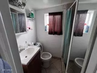Bath - 3036 E Garfield St, Phoenix, AZ 85008 photo 3 of 4