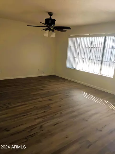 7740 W Mackenzie Dr, Phoenix, AZ 85033
