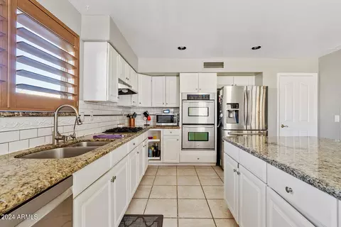Kitchen - 1233 E Spur Ave, Gilbert, AZ 85296 photo 3 of 5
