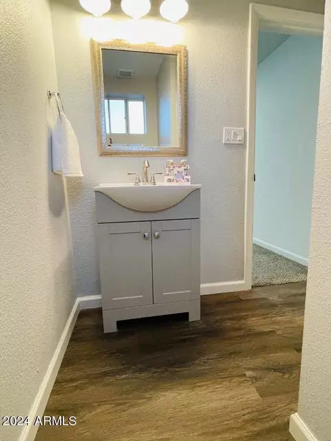 Bath - 3922 W Brill St, Phoenix, AZ 85009 photo 1 of 5