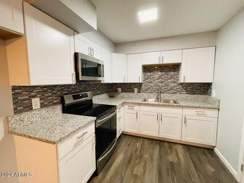 Kitchen - 3922 W Brill St, Phoenix, AZ 85009 photo 2 of 3