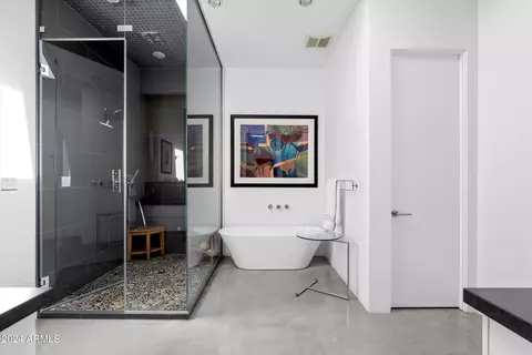 Bath - 4320 E Buena Terra Way, Phoenix, AZ 85018 photo 2 of 4