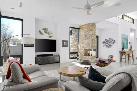 Living - 4320 E Buena Terra Way, Phoenix, AZ 85018 photo 2 of 3