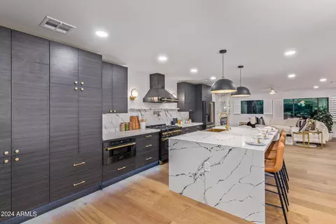 Kitchen - 2514 E Highland Ave, Phoenix, AZ 85016 photo 5 of 8