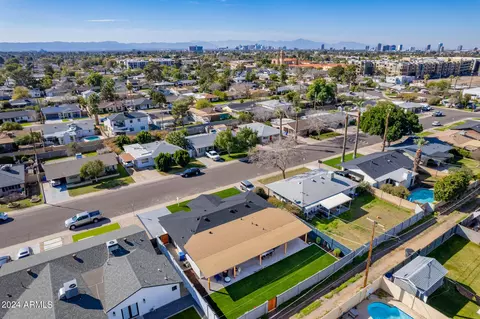 View/Area - 2514 E Highland Ave, Phoenix, AZ 85016 photo 2 of 8