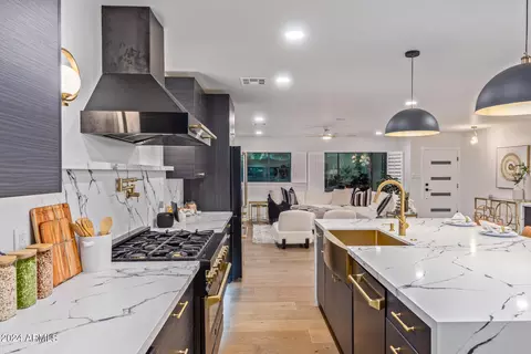 Kitchen - 2514 E Highland Ave, Phoenix, AZ 85016 photo 4 of 8