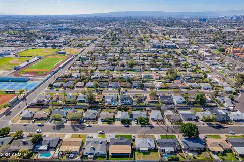 View/Area - 2514 E Highland Ave, Phoenix, AZ 85016 photo 6 of 8