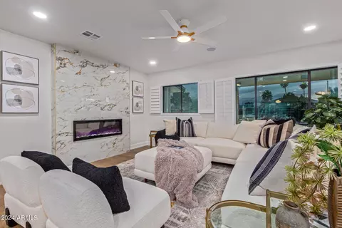 Living - 2514 E Highland Ave, Phoenix, AZ 85016 photo 2 of 5