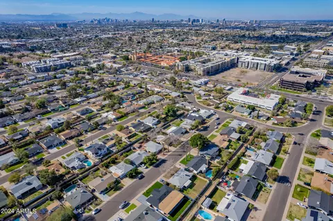 View/Area - 2514 E Highland Ave, Phoenix, AZ 85016 photo 5 of 8