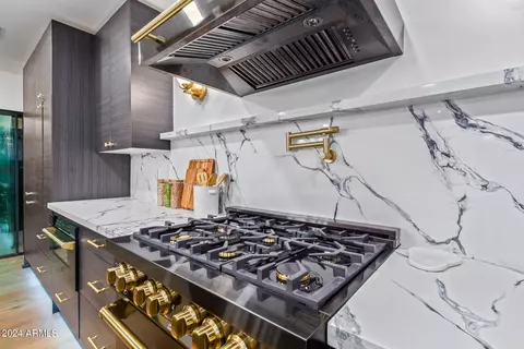 Kitchen - 2514 E Highland Ave, Phoenix, AZ 85016 photo 7 of 8