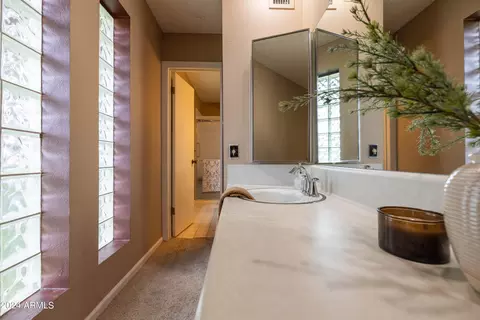 Bath - 933 E Gemini Dr, Tempe, AZ 85283 photo 4 of 7