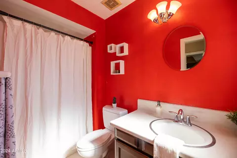 Bath - 933 E Gemini Dr, Tempe, AZ 85283 photo 3 of 7