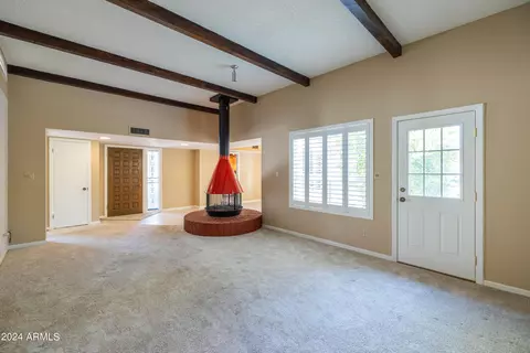 Living - 933 E Gemini Dr, Tempe, AZ 85283 photo 1 of 3