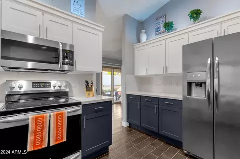 Kitchen - 2736 E Dry Creek Rd, Phoenix, AZ 85048 photo 4 of 6