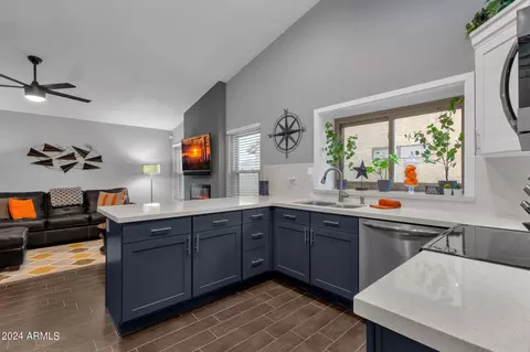 Kitchen - 2736 E Dry Creek Rd, Phoenix, AZ 85048 photo 2 of 6