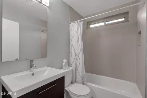 Bath - 2736 E Dry Creek Rd, Phoenix, AZ 85048 photo 4 of 4