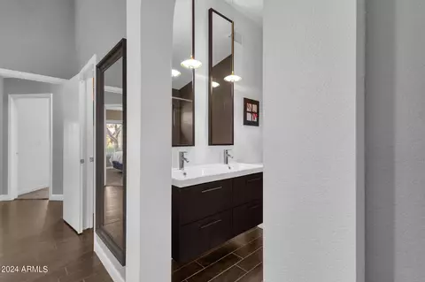 Bath - 2736 E Dry Creek Rd, Phoenix, AZ 85048 photo 1 of 4
