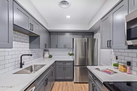 Kitchen - 1289 E Maryland Ave #A, Phoenix, AZ 85014 photo 2 of 4
