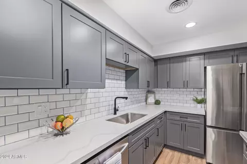 Kitchen - 1289 E Maryland Ave #A, Phoenix, AZ 85014 photo 1 of 4