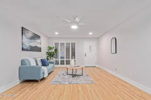Living - 1289 E Maryland Ave #A, Phoenix, AZ 85014 photo 3 of 4