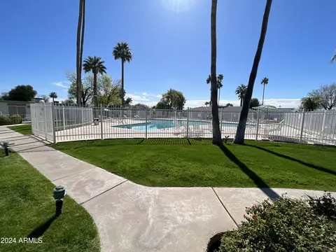 Exterior - 1289 E Maryland Ave #A, Phoenix, AZ 85014 photo 9 of 11