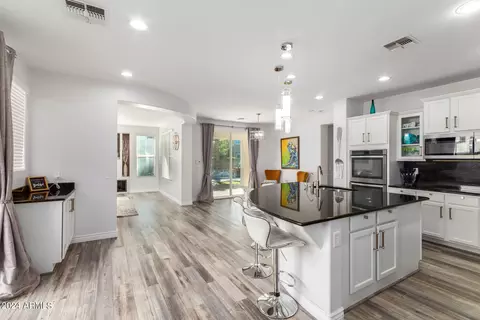Kitchen - 3885 E Mesquite St, Gilbert, AZ 85296 photo 4 of 5