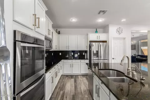 Kitchen - 3885 E Mesquite St, Gilbert, AZ 85296 photo 2 of 5