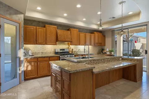 Kitchen - 10433 E Olla Ave, Mesa, AZ 85212 photo 1 of 5